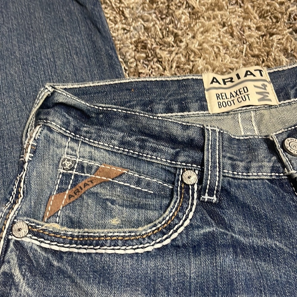 Brand new mens Ariat jeans!
